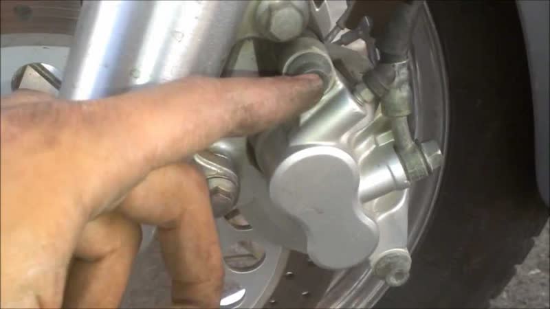 Yamaha VStar 1100 Front Brake Pad Replacement