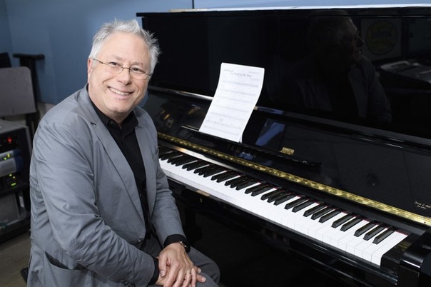 Композитор сочиняет. Скрябин. Александр гаджиев пианист. Помощь композитора. Скрябин композитор.