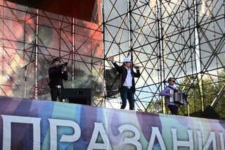 Шоу-группа “Два с половиной кума“ - Застольная (отрывок)