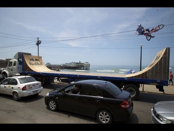 BMX ramp riding on a moving trailer Daniel Dhers in