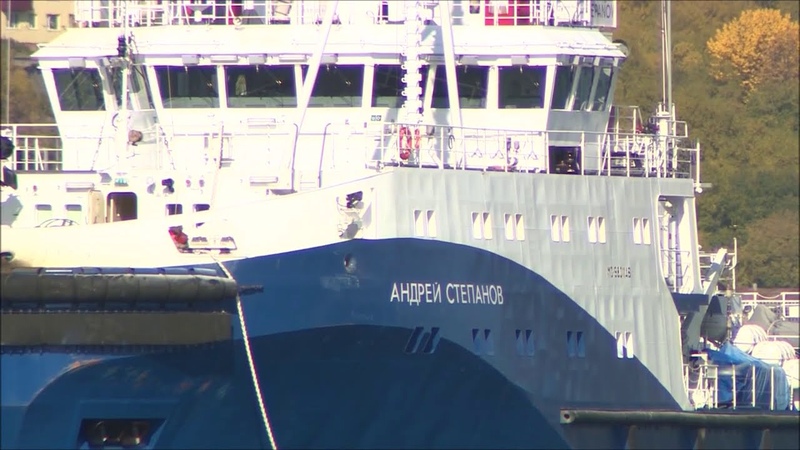 танкер maersk. танкер-газовоз кристоф де маржери. прибытие морских судов. лоцманский трап. Bulk carrier судно.