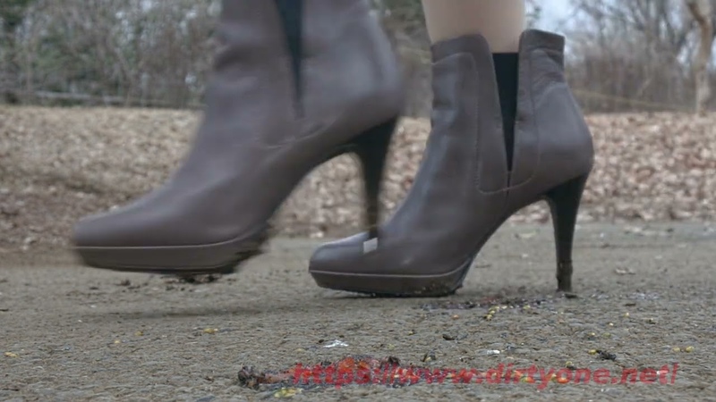 Short boots squeezed