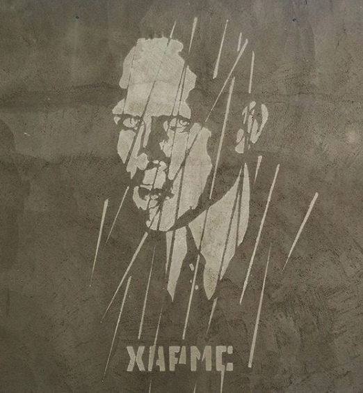 «Дожди истории». Новая работа zoomstreetartПортреты проявляются под воздействием воды. 1-й Самотёчный пер. 9,Москва©