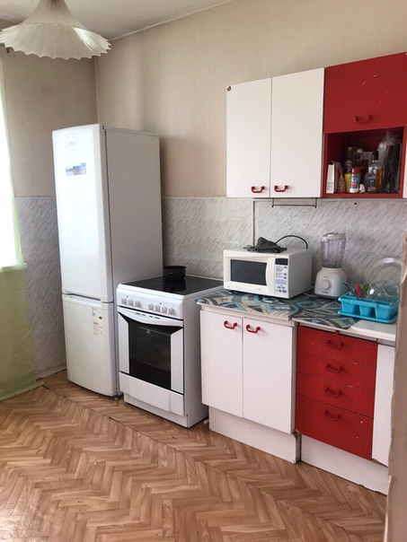 Фото: От м Тёплый стан 20 минут пешком или 3 минуты на автобусе. <br>Сдаётся комната в 2-х квартире. Ищу девушек. Рядом Сбербанк, круглосуточный Перекрёсток, ИКЕА, АШАН, МЕГА. Стоимость 18.000- на 1 го, 20.000-на 2-х. Все включено.<br>89626333368 Дина<br><br>