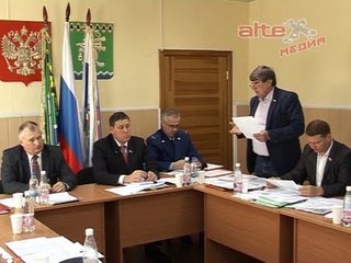 Депутаты АГО отказались слушать доклад главы и задали ему прямые вопросы