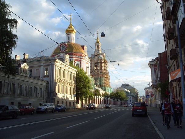 храм никиты мученика на старой басманной улица. басманный район бауманская. басманский район москвы. басманная улица москва. басманный район бауманская крыши.