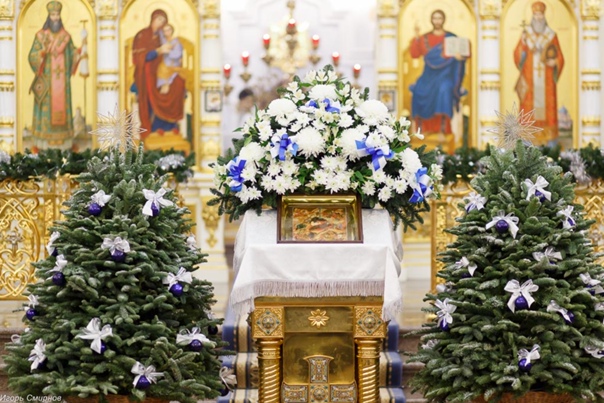 Елка в храме фото Shtampik.com