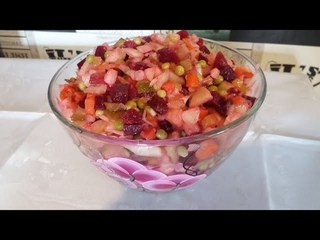 Салат Винегрет - низкокалорийное вегетарианское блюдо. Low-calorie Vinaigrette salad, vegetarian.